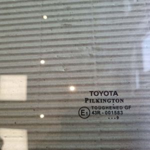 Toyota Avensis T27 bal hátsó ajtóüveg