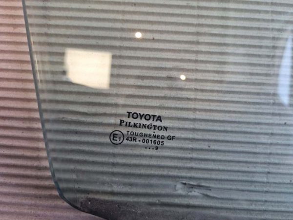 Toyota Avensis T27 jobb első ajtóüveg